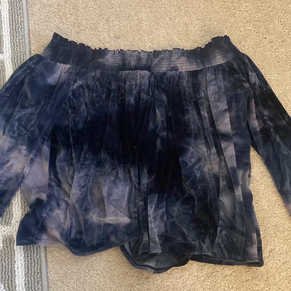 Velvet Off the shoulder American Eagle Top. Size Medium.